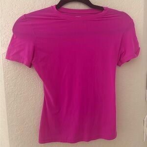 NWOT SKIMS Fuschia Short Sleeve Top